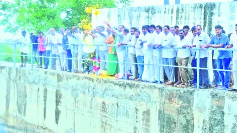 ప్రతి ఎకరాకు సాగునీరందించడమే లక్ష్యం 