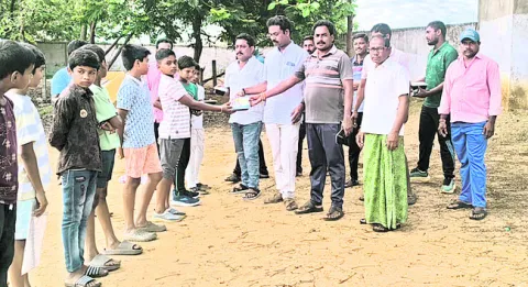 క్రీడలతో ఉజ్వల భవిష్యత్‌ 
