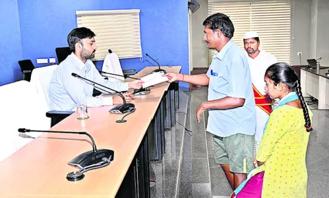 వినతులు వెంటనే పరిష్కరించాలి
