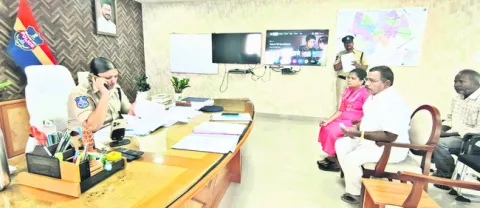 బాధితులు మధ్యవర్తులను తీసుకురావొద్దు 