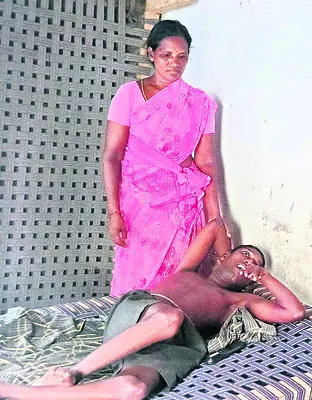 దివ్యాంగుడిని ఆదుకోండి..