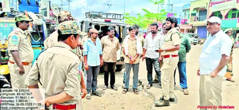 అడవుల్లో ప్లాస్టిక్‌ పడేయొద్దు
