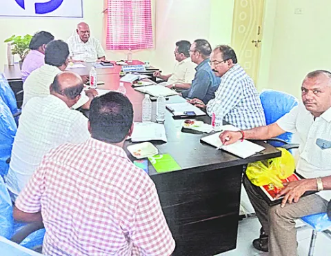 విద్యుత్‌ బకాయిలు వసూలు చేయండి