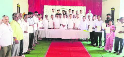 కవిత లేఖపై కేసీఆర్‌ స్పందించాలి