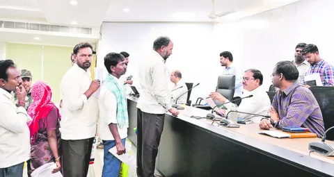 ప్రజావాణి అర్జీలను పరిష్కరించండి 
