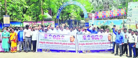 నిష్పక్షపాతంగా విచారణ చేపట్టాలి 