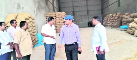 రైతులకు ఇబ్బందులు  కలిగించొద్దు
