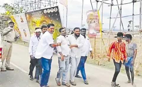 Two VROs injured at Mahanadu program