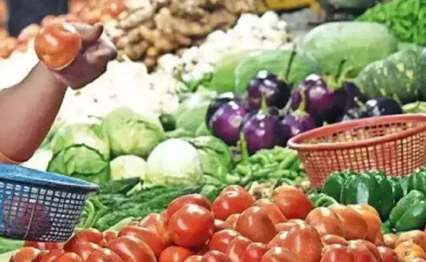 Veggie prices rise as heavy rains in Maharashtra damage crops12