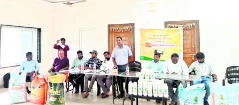 ఎరువులు, విత్తనాలు అందుబాటులో ఉంచాలి 
