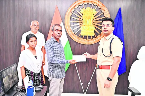 రిటైర్డ్‌ హోంగార్డుకు ఆర్థికసాయం 