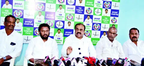 రైతాంగాన్ని ఆదుకోవాలి 