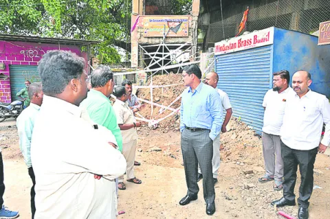 ఫతేనగర్‌ వంతెన మెట్లు కూల్చివేత