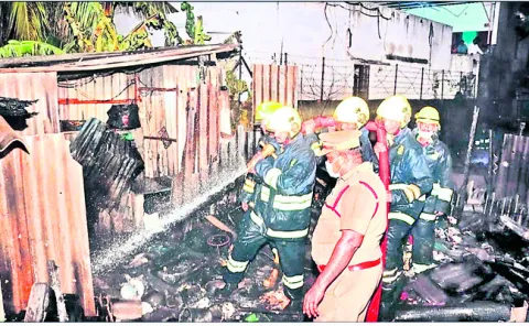 గ్యాస్‌ లీక్‌తో మంటలు 
