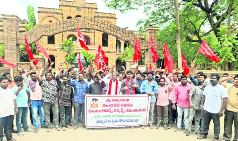 వ్యాన్‌ను ఢీకొన్న కంటైనర్‌ 
