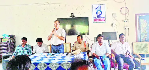 అనుమతిలేని విత్తనాలు విక్రయిస్తే చర్యలు