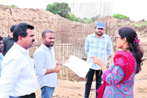 అభివృద్ధి పనుల్లో వేగం పెంచాలి 