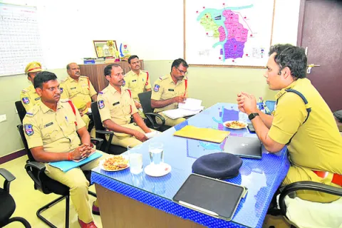 నేరాలు నియంత్రించాలి