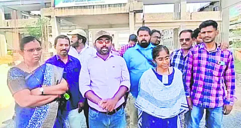 జేఎన్‌టీయూఎన్‌లో కాంట్రాక్ట్‌ అధ్యాపకుల ఆందోళన 