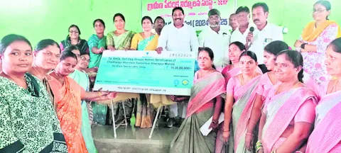 మహిళలు ఆర్థికాభివృద్ధి సాధించాలి