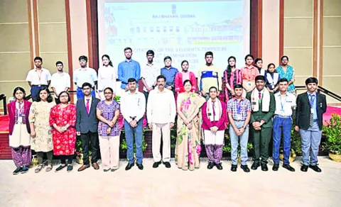 ఉన్నత లక్ష్యాలు సాధించాలి