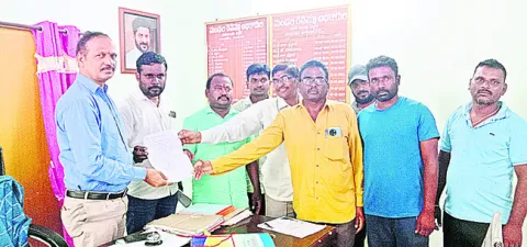 రహదారికి అనుమతులు నిలిపివేయాలి
