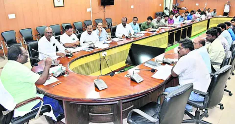 అనర్హులకు కేటాయించిన ఇళ్ల రద్దు