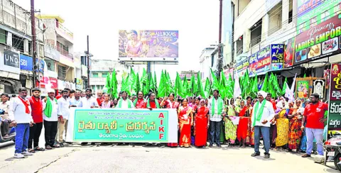 కార్పొరేట్‌ కంపెనీలతో రైతు పరిస్థితి దుర్భరం