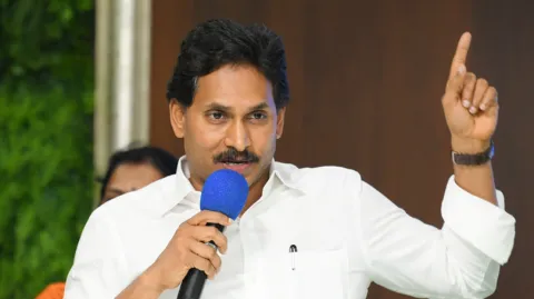 YS Jagan Return Gift Warning To Kutami Prabhutvam Police