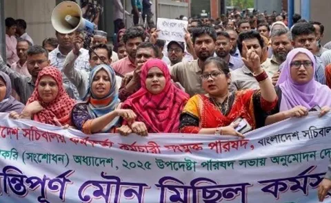 Bangladesh erupts in protests against govt15