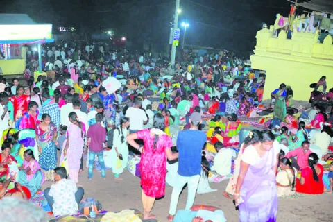 ఘనంగా లక్ష పుష్పార్చణ
