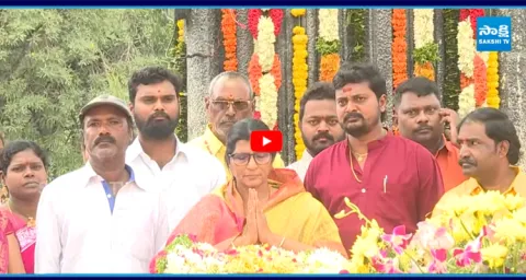 Lakshmi Parvathi Pays Tribute to N T Rama Rao 1