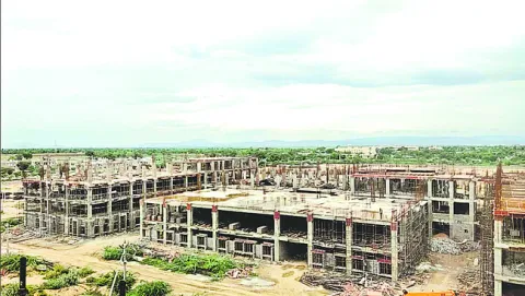 మెడికల్‌ కళాశాలపై పచ్చపడగ...