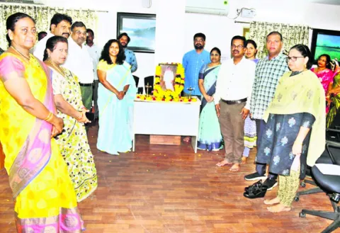 ఎన్టీఆర్‌కు నివాళి 