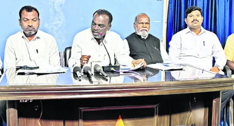 ఎస్సీ వర్గీకరణకు నాయకులే అడ్డు 