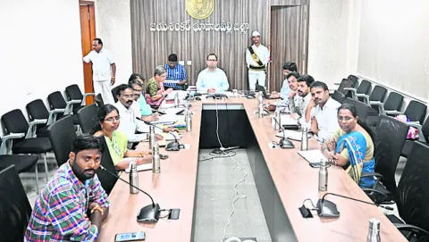 2న యువ వికాసం ప్రొసీడింగ్స్‌ ఇవ్వాలి