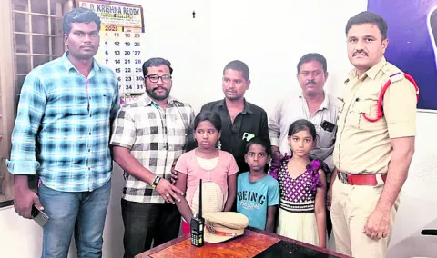 తల్లి మందలించిదని పిల్లలు పరారీ