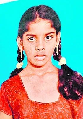 సముద్రంలో మునిగి బాలిక మృతి