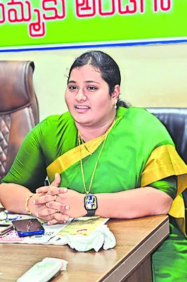 మాయమాటల్లో సీఎం దిట్ట 