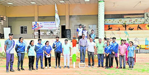 విద్యార్థులు క్రీడల్లో రాణించాలి
