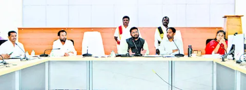 సంక్షేమ పథకాల అమలుకు కృషి చేయాలి