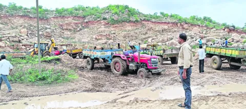 అనుమతి ఒకచోట.. తవ్వకం మరో చోట 