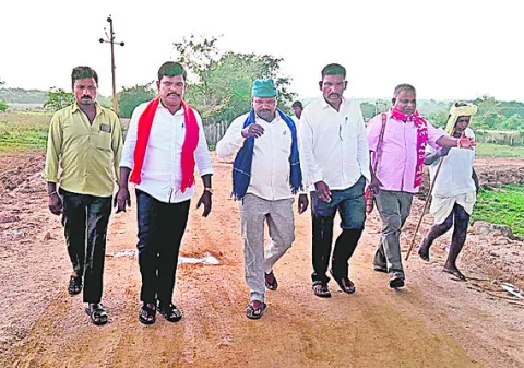 దళిత రైతుపై దౌర్జన్యం సరికాదు 