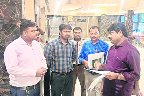 సినిమా థియేటర్ల ఆకస్మిక తనిఖీ 