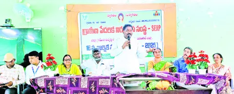 మహిళలు ఆర్థిక స్వావలంబన సాధించాలి
