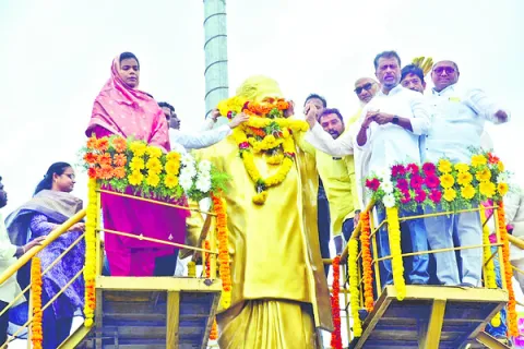 మాజీ సీఎం ఎన్టీఆర్‌కు నివాళి 