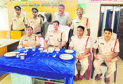 మేడూరు చోరీ కేసు ఛేదించిన పోలీసులు 