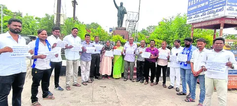 ఎన్‌కౌంటర్‌ మృతదేహాలను ఎందుకివ్వరు? 