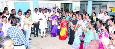 ప్రభుత్వ పాఠశాలలను బలోపేతం చేయాలి 