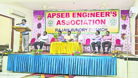 ఇంజినీరు పోస్టులు ఖాళీగా ఉండడం ఆందోళనకరం 